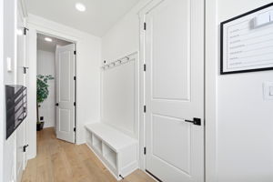 Interiors (32)