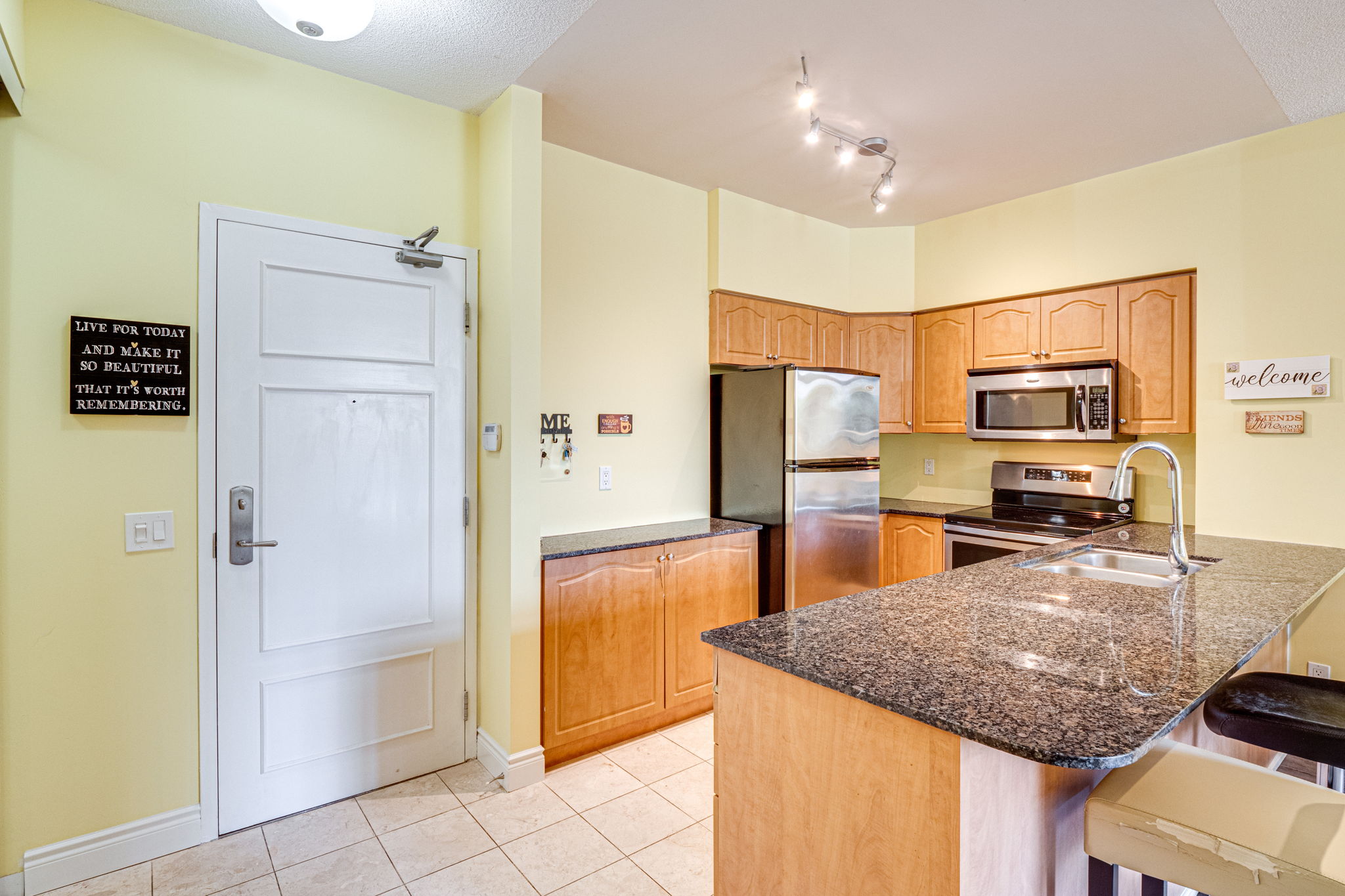 330 Red Maple Rd 106 Richmond Hill, ON L4C 0T6