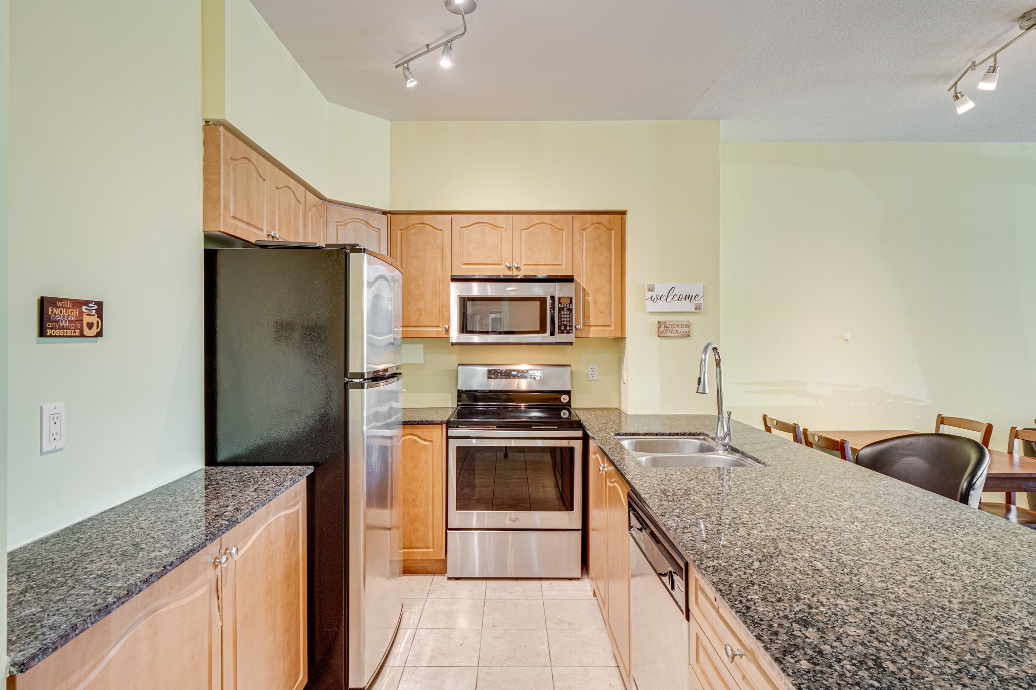330 Red Maple Rd 106 Richmond Hill, ON L4C 0T6