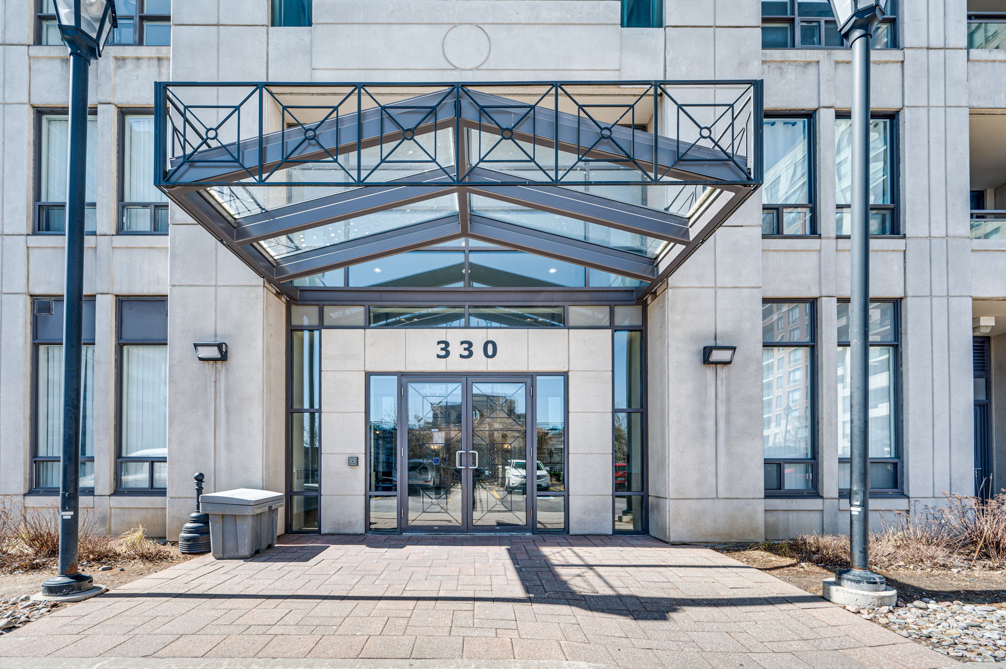 330 Red Maple Rd Unit 1002 Richmond Hill, ON L4C 0T6