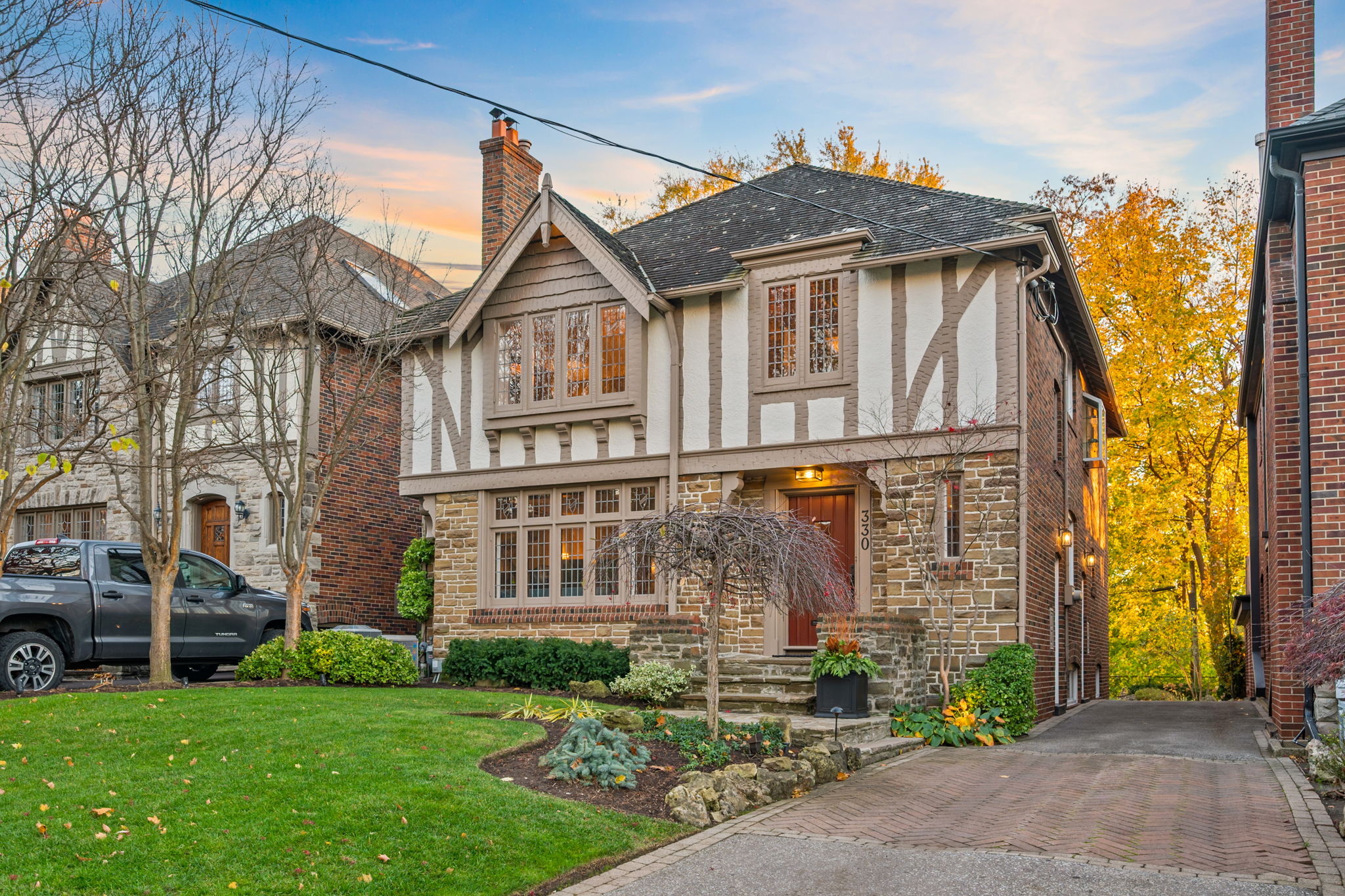 330 Riverside Dr Toronto, ON M6S 4B2