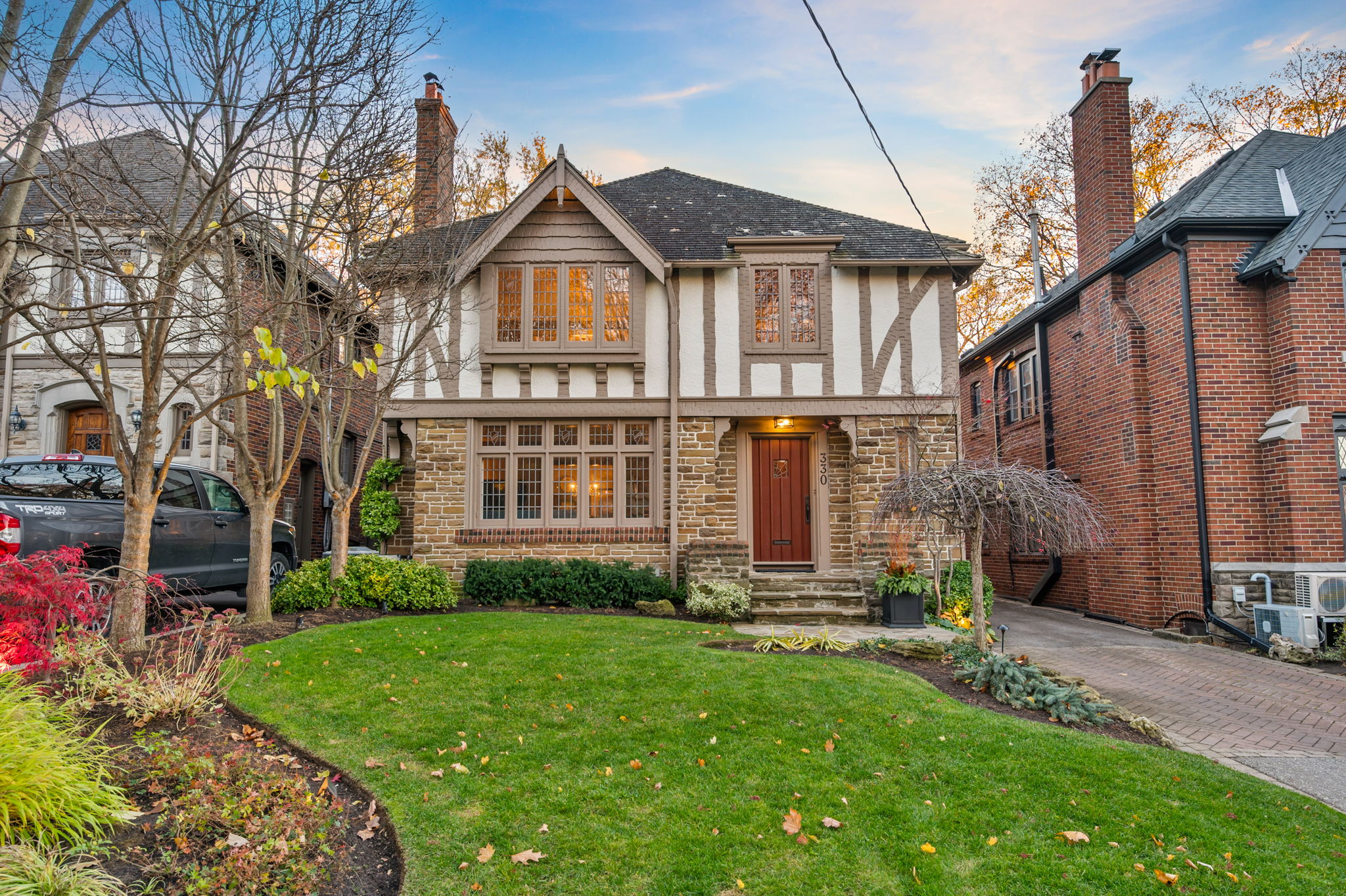 330 Riverside Dr Toronto, ON M6S 4B2