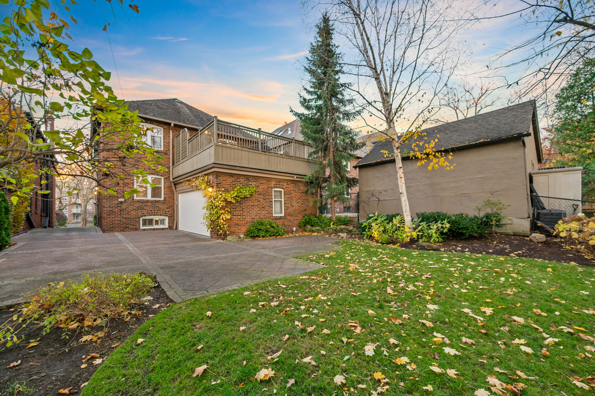 330 Riverside Dr Toronto, ON M6S 4B2