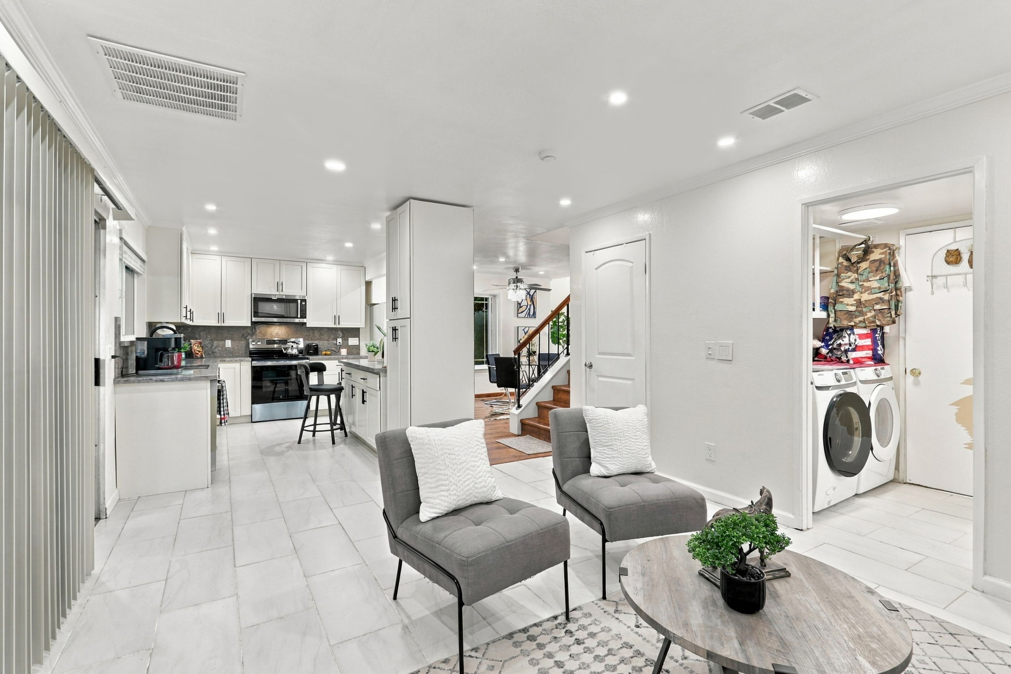 012_F8_330 Ryegate Ct