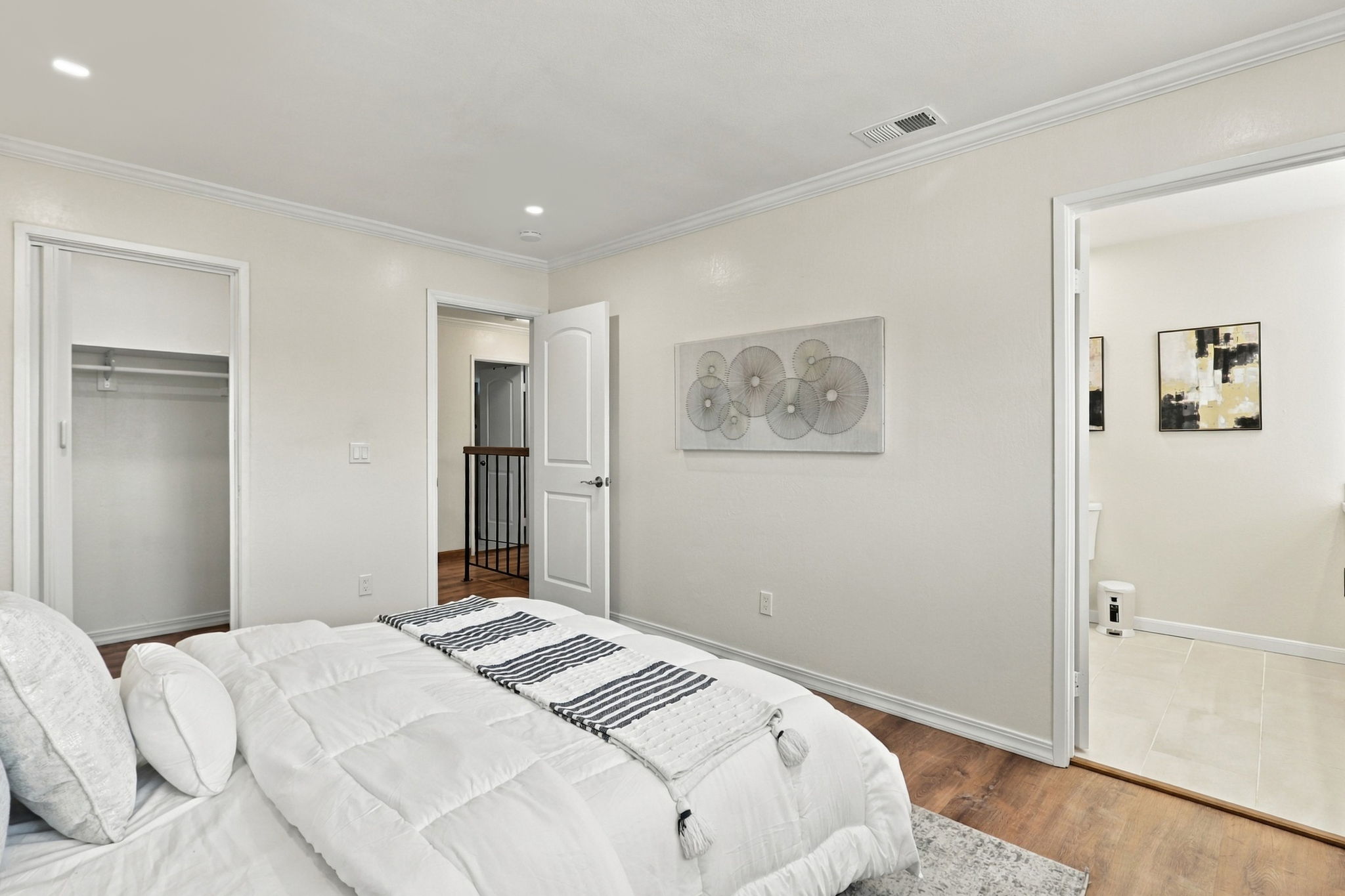 028_F8_330 Ryegate Ct
