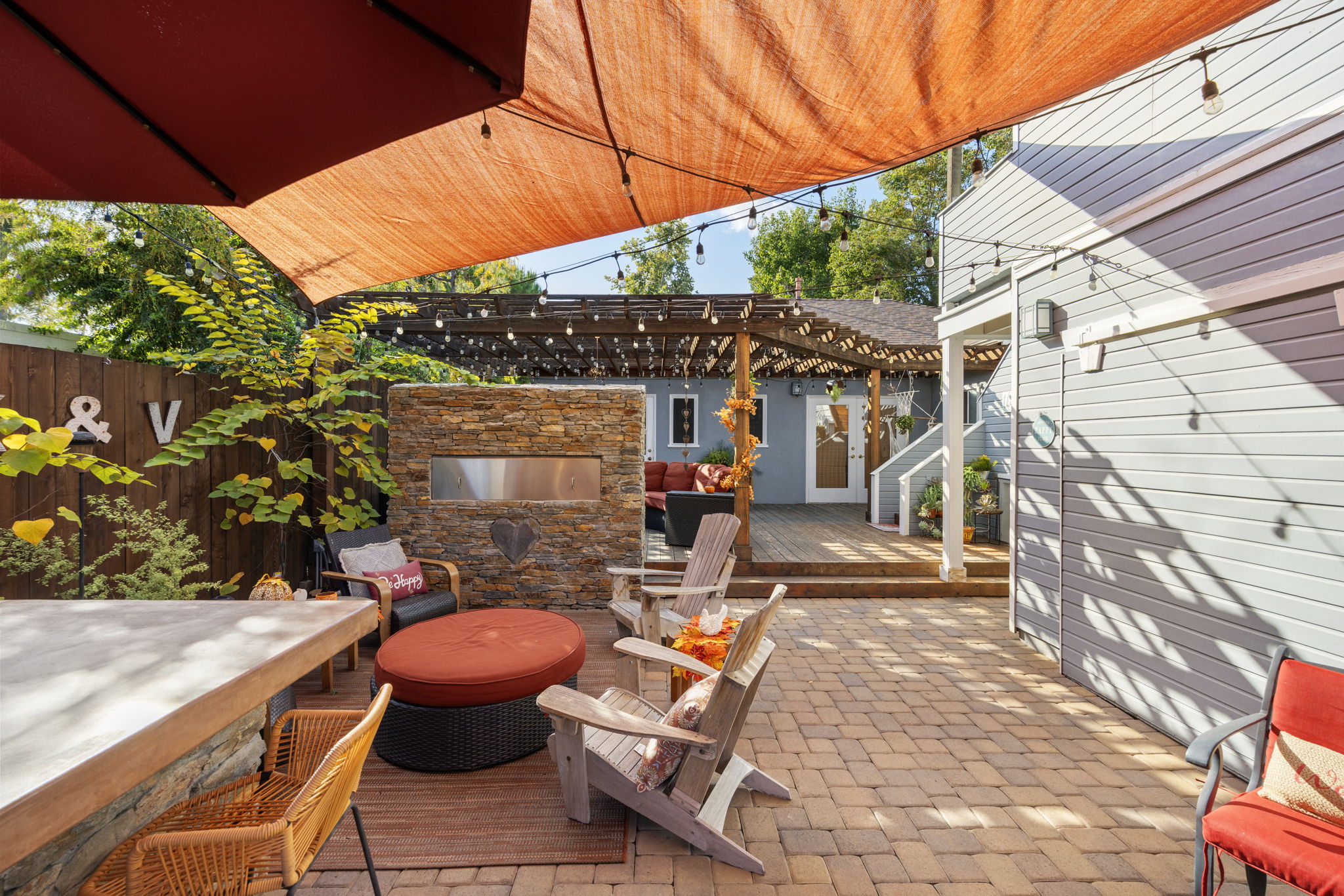 Backyard- Bar & Kitchen