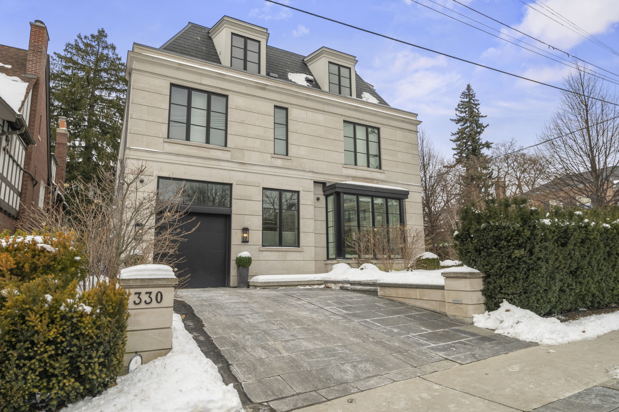 330 Vesta Dr Toronto, ON M5P 3A3
