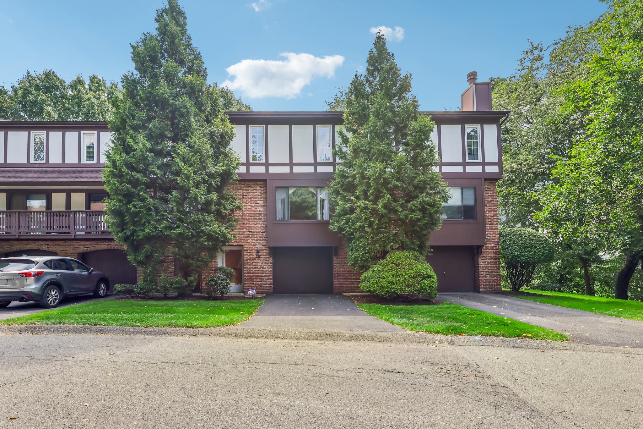Woodbridge Dr-S0309-002.jpg