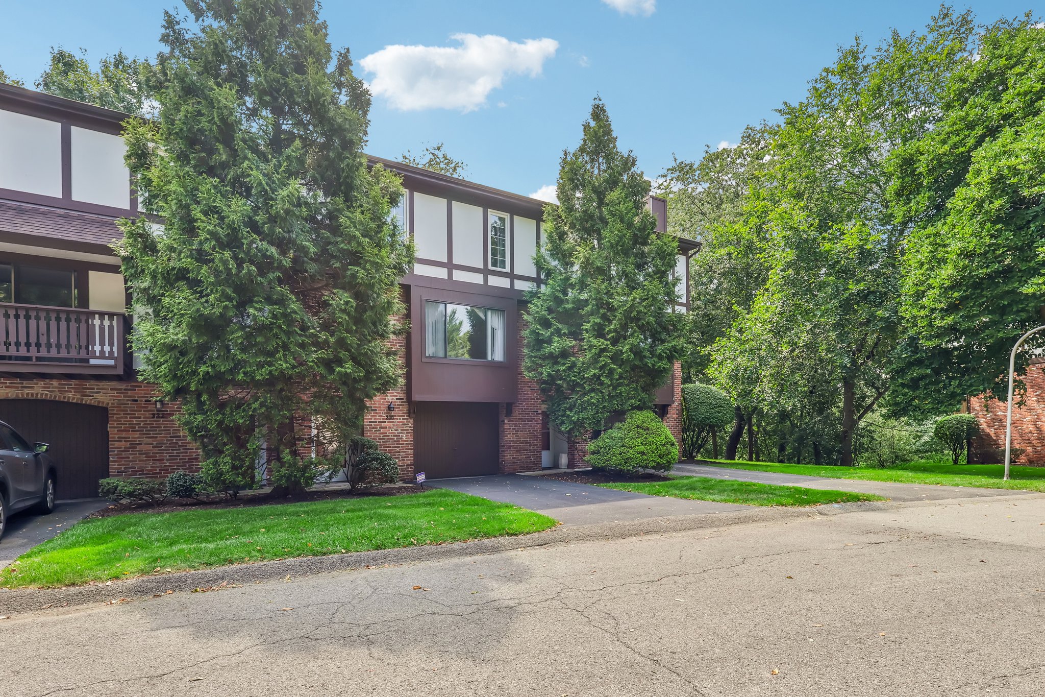 Woodbridge Dr-S0309-003.jpg