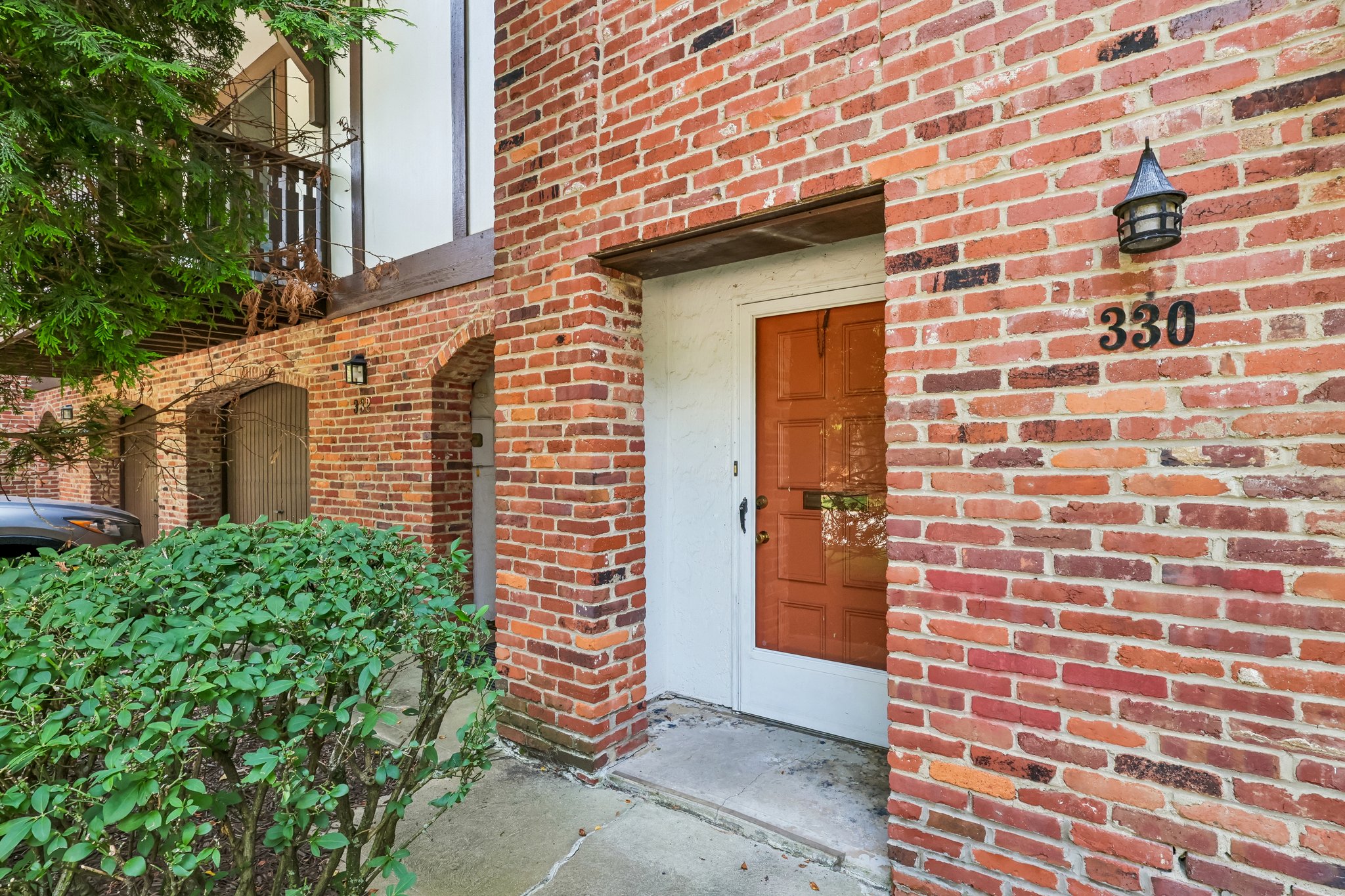 Woodbridge Dr-S0309-008.jpg