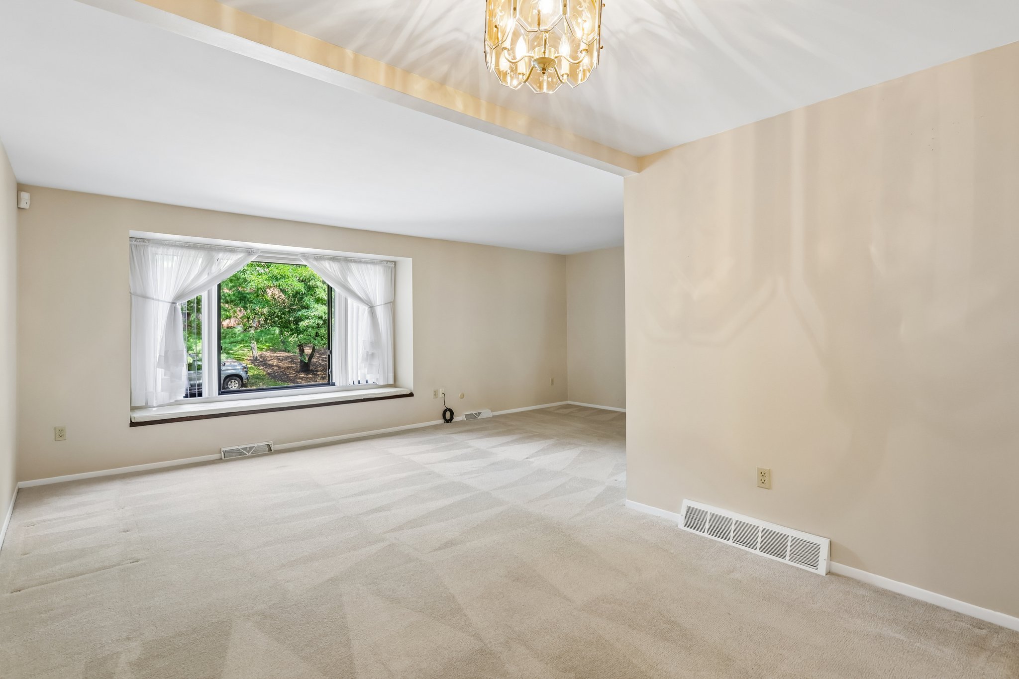 Woodbridge Dr-S0309-013.jpg