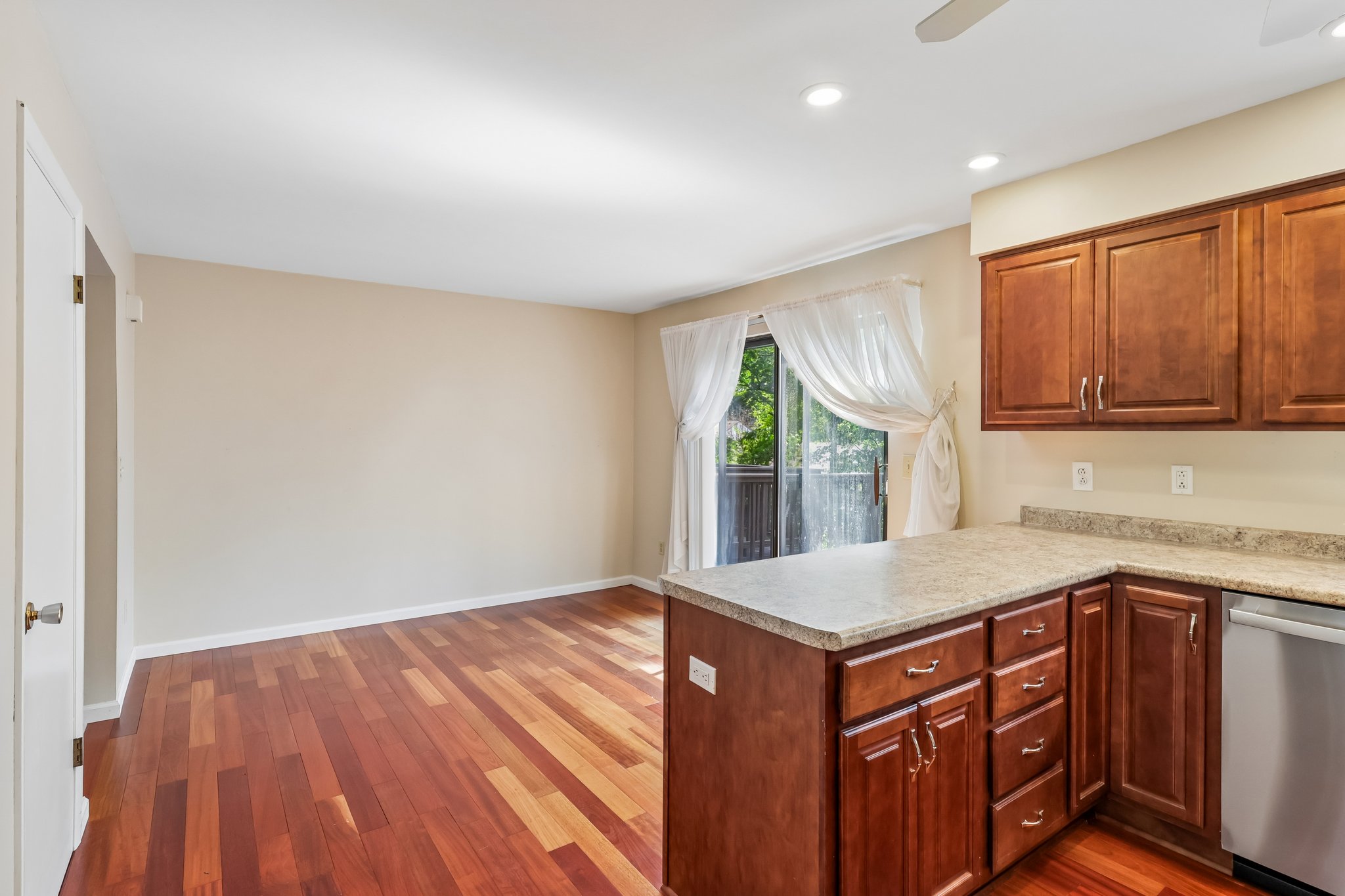 Woodbridge Dr-S0309-021.jpg