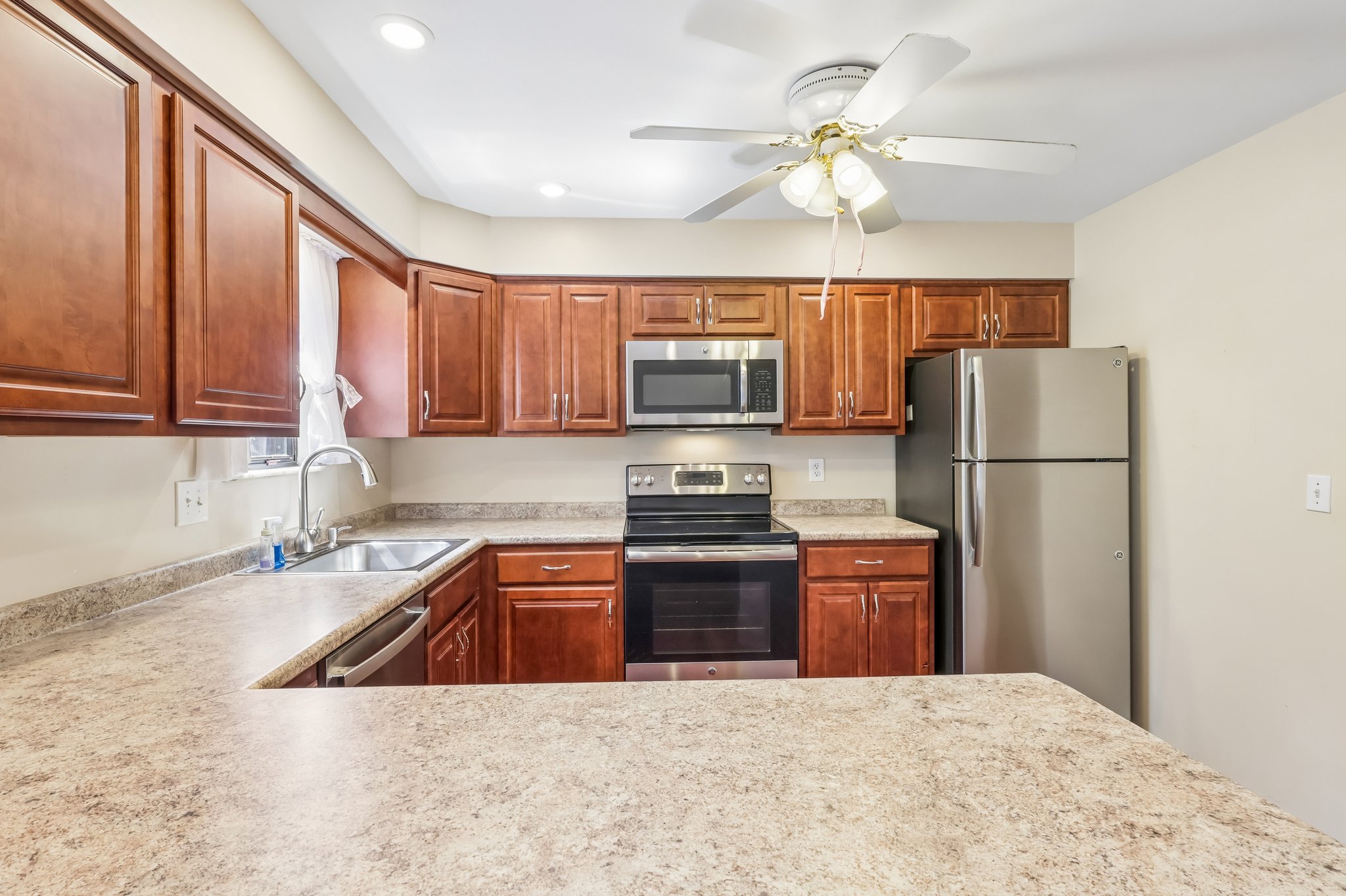 Woodbridge Dr-S0309-023.jpg