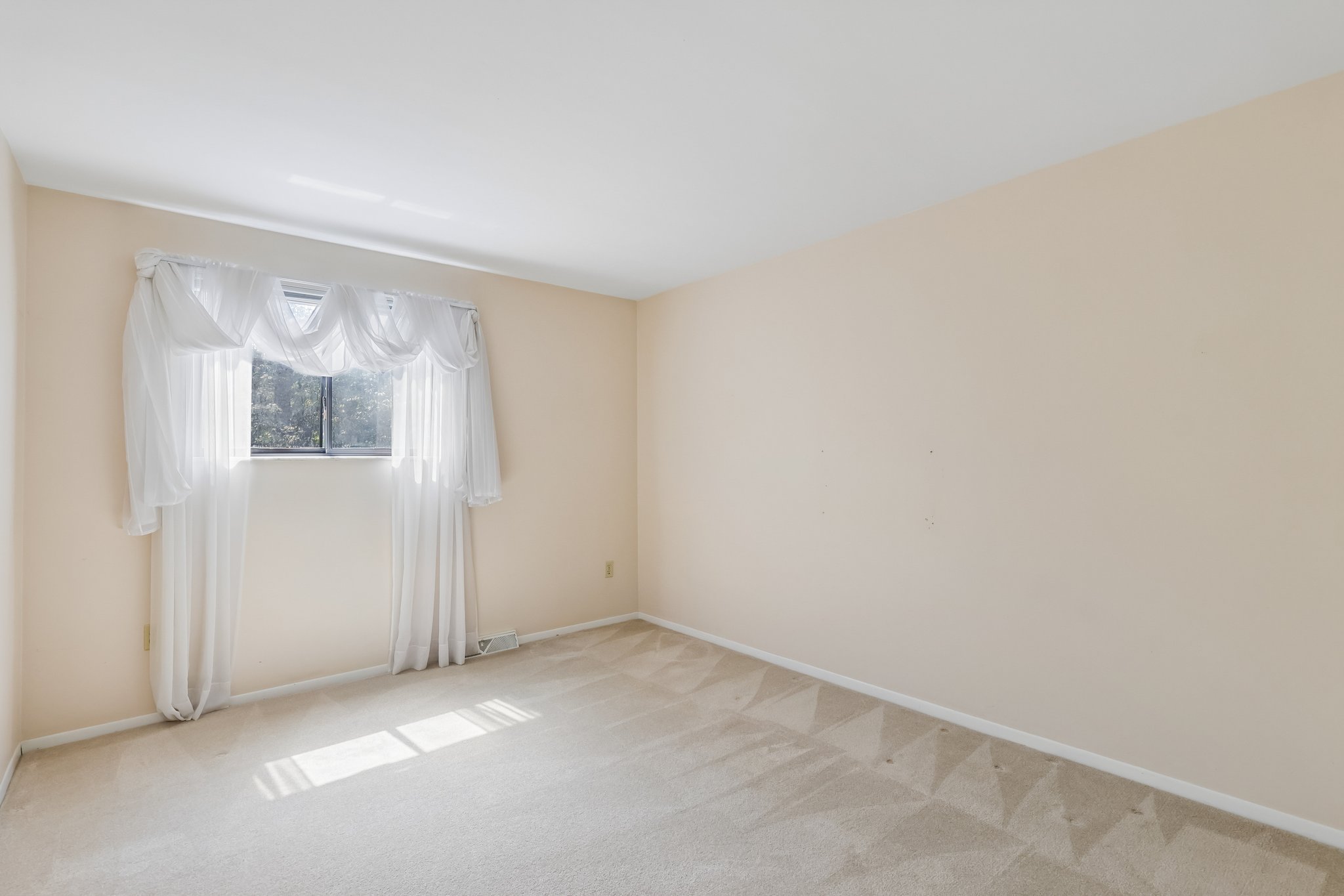 Woodbridge Dr-S0309-030.jpg