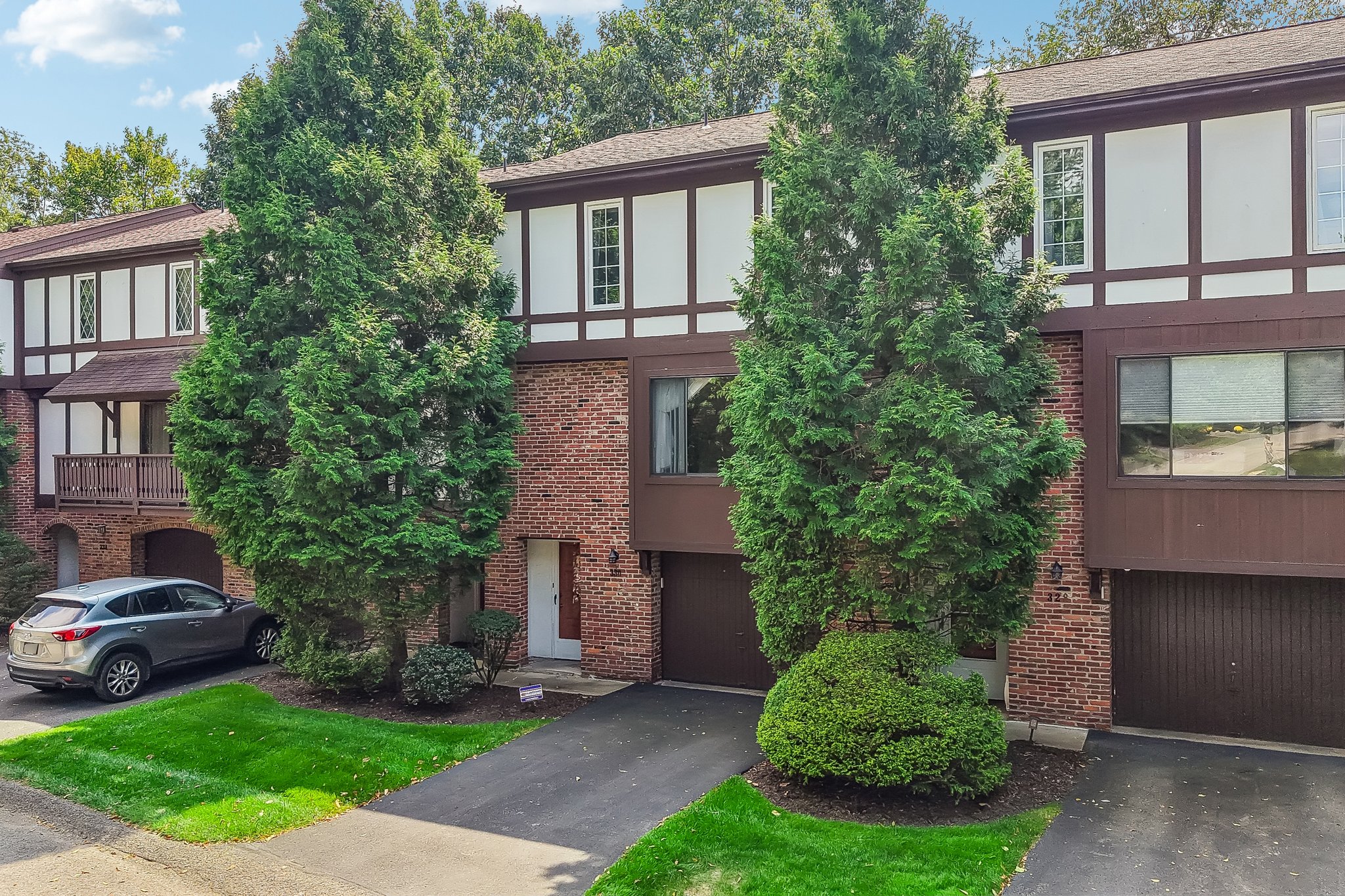 Woodbridge Dr-S0309-049.jpg
