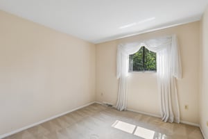 Woodbridge Dr-S0309-034.jpg