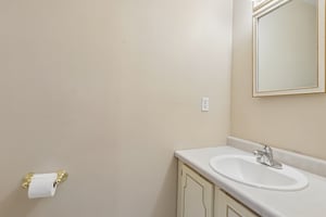 Woodbridge Dr-S0309-040.jpg