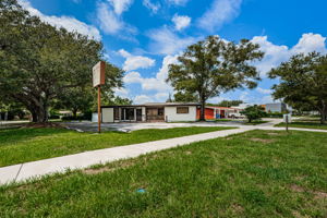 Front Exterior5