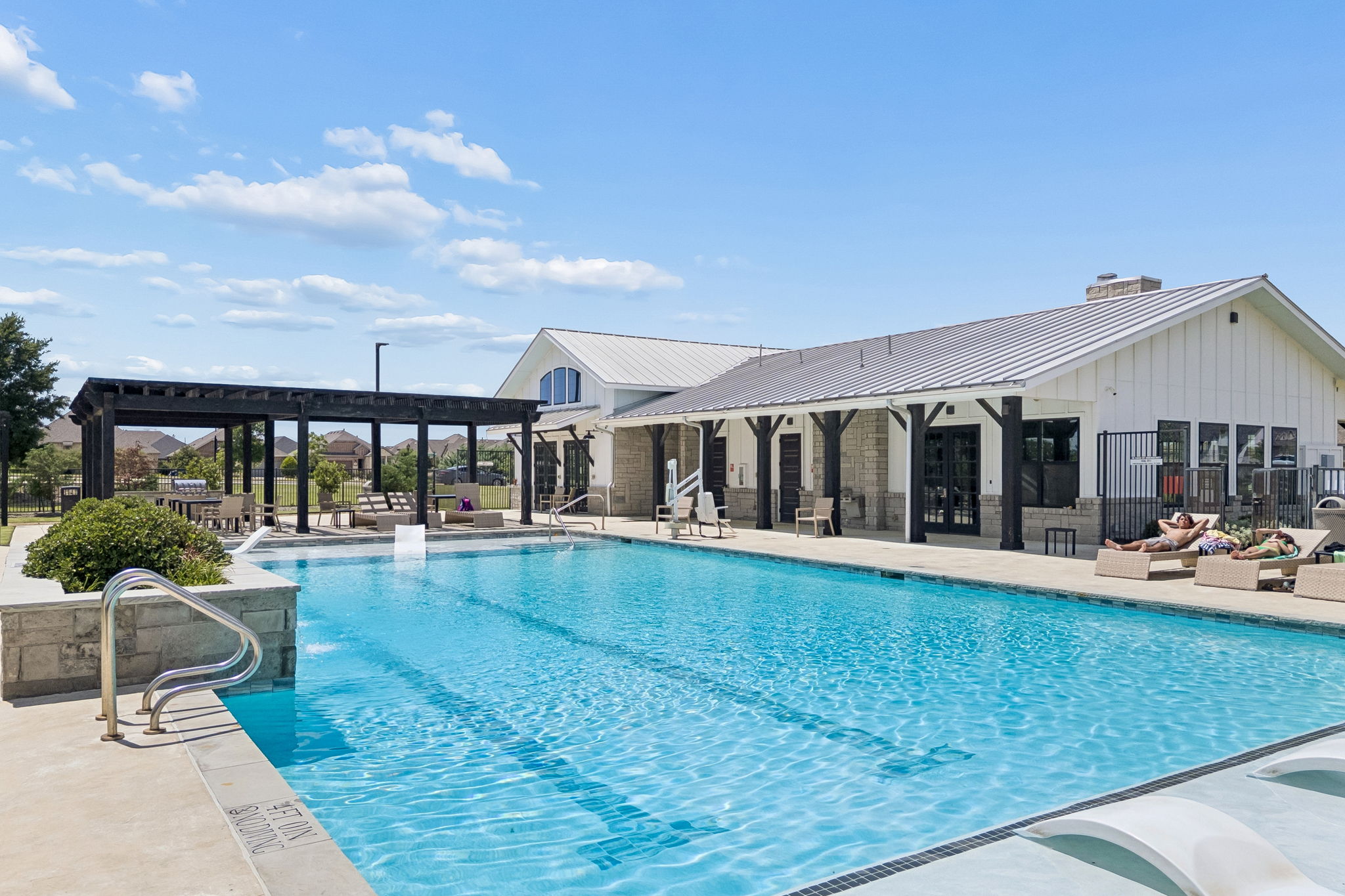3300Crescent_008
