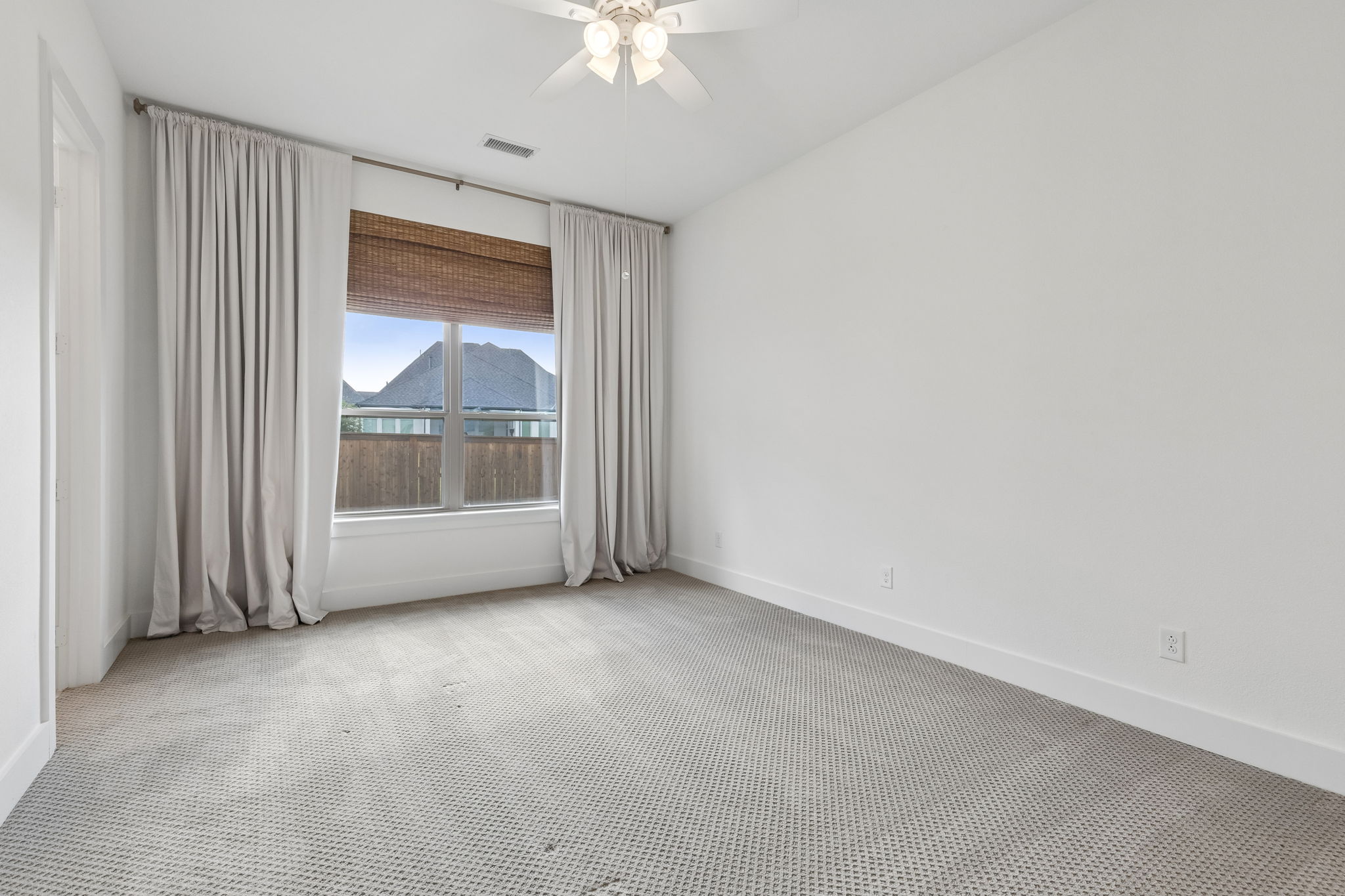 3300Crescent_035