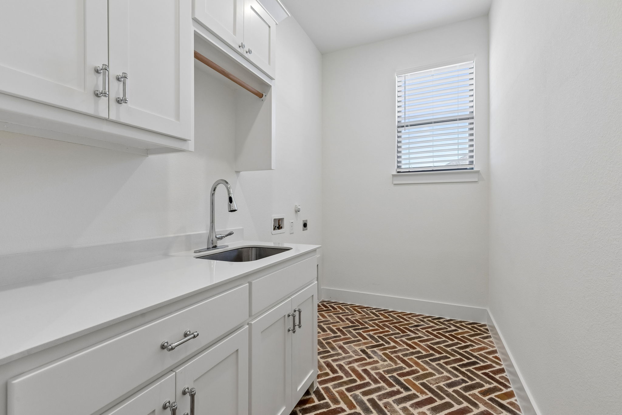 3300Crescent_039