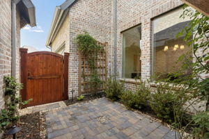 3300Crescent_040