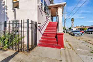 004_3300 E 17th St  Oakland