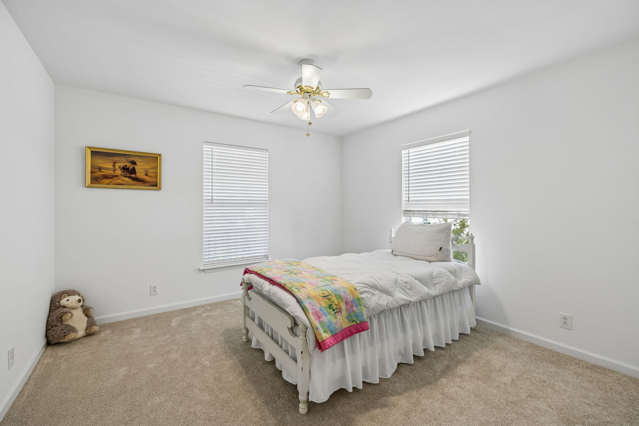 Zoned, main floor secondary bedroom with ceiling fan, new capet/pad, tons of natural light throughout the house.