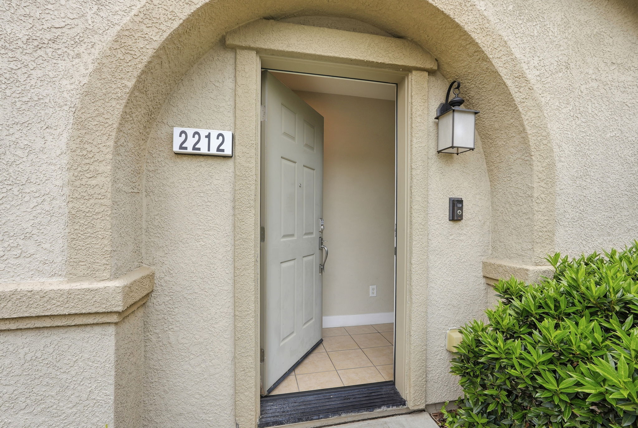 003_f8_3301 N Park Dr 2212