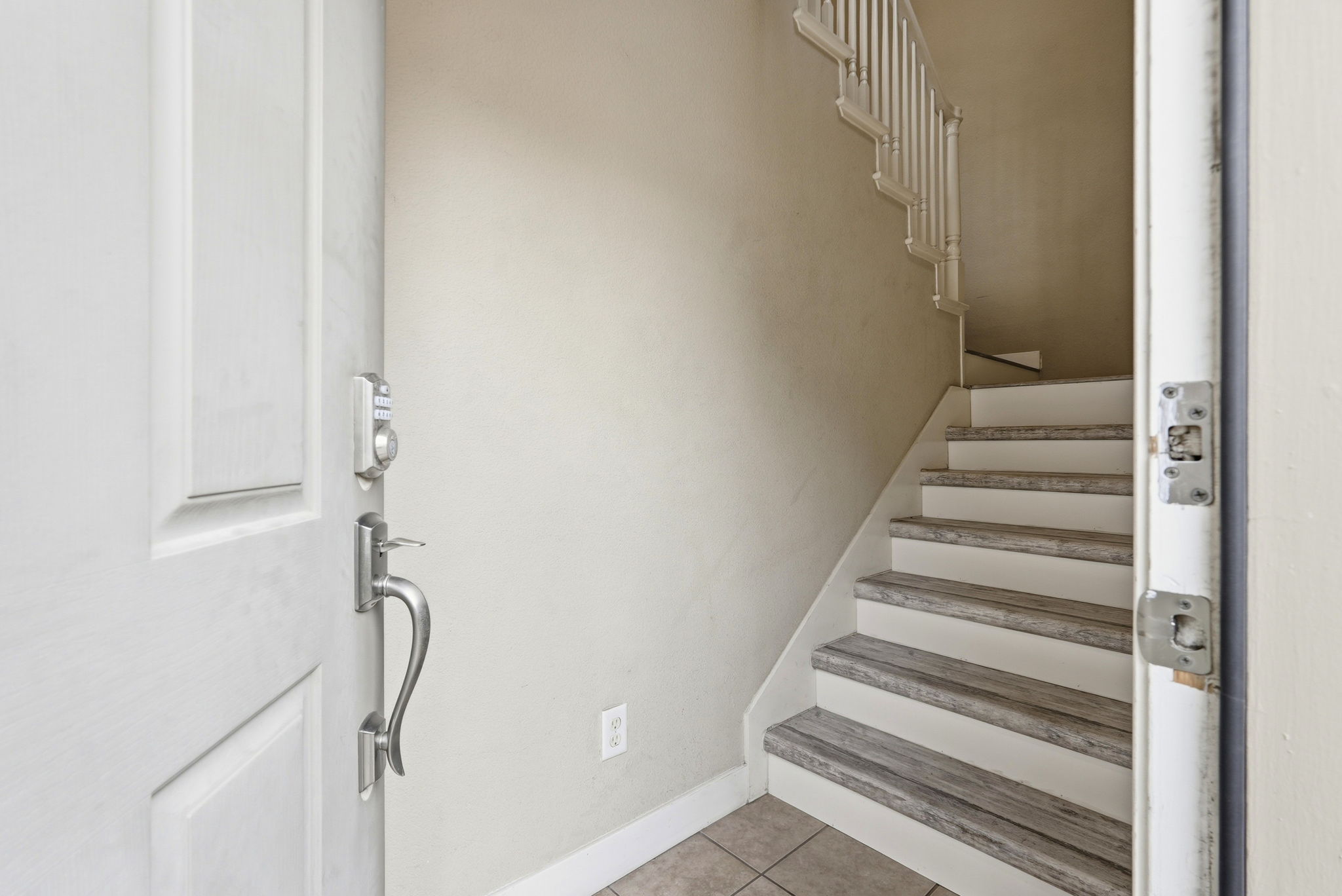 004_f8_3301 N Park Dr 2212