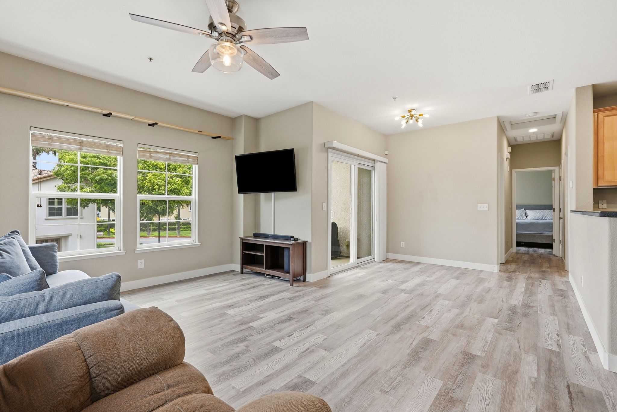 007_f8_3301 N Park Dr 2212
