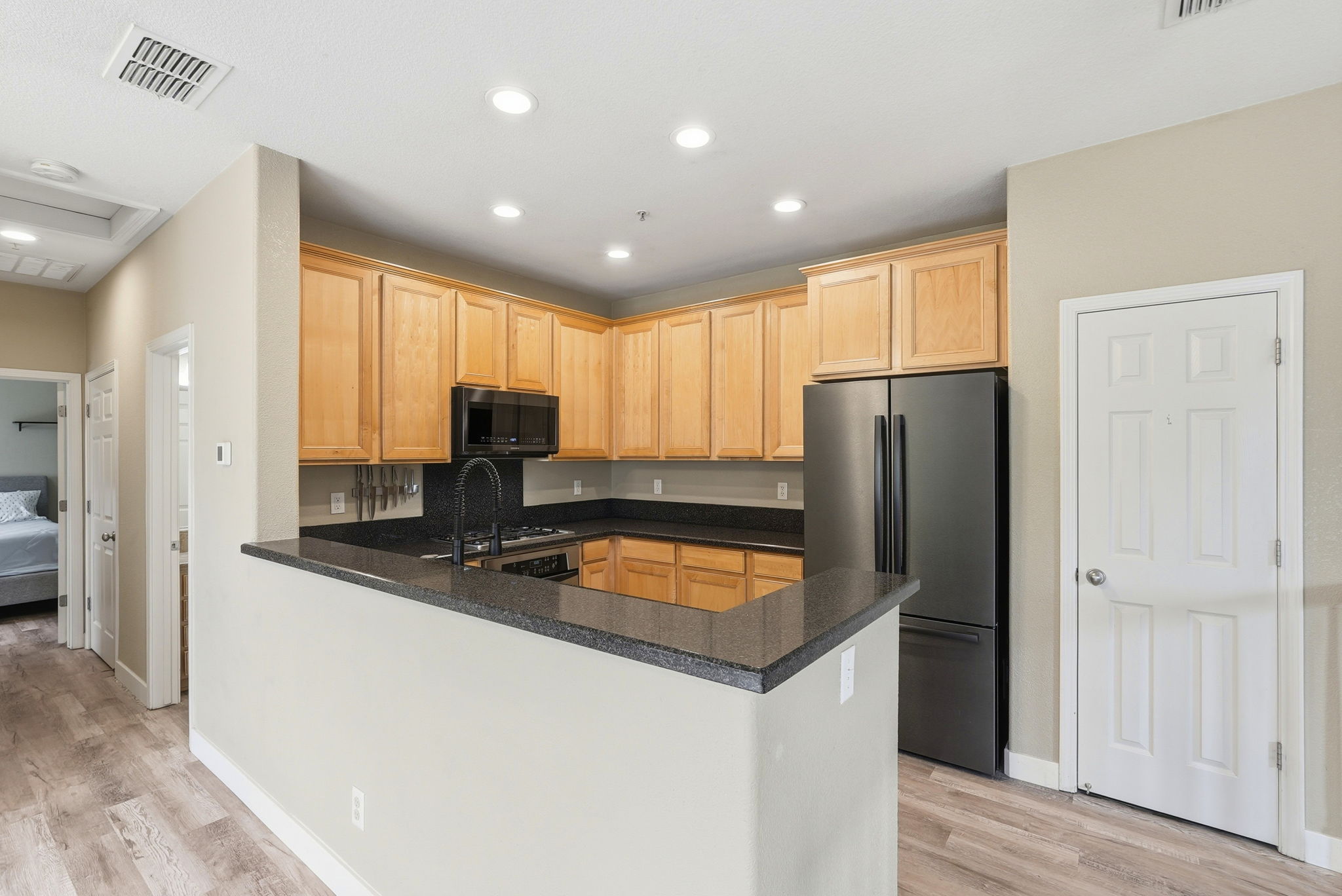 009_f8_3301 N Park Dr 2212