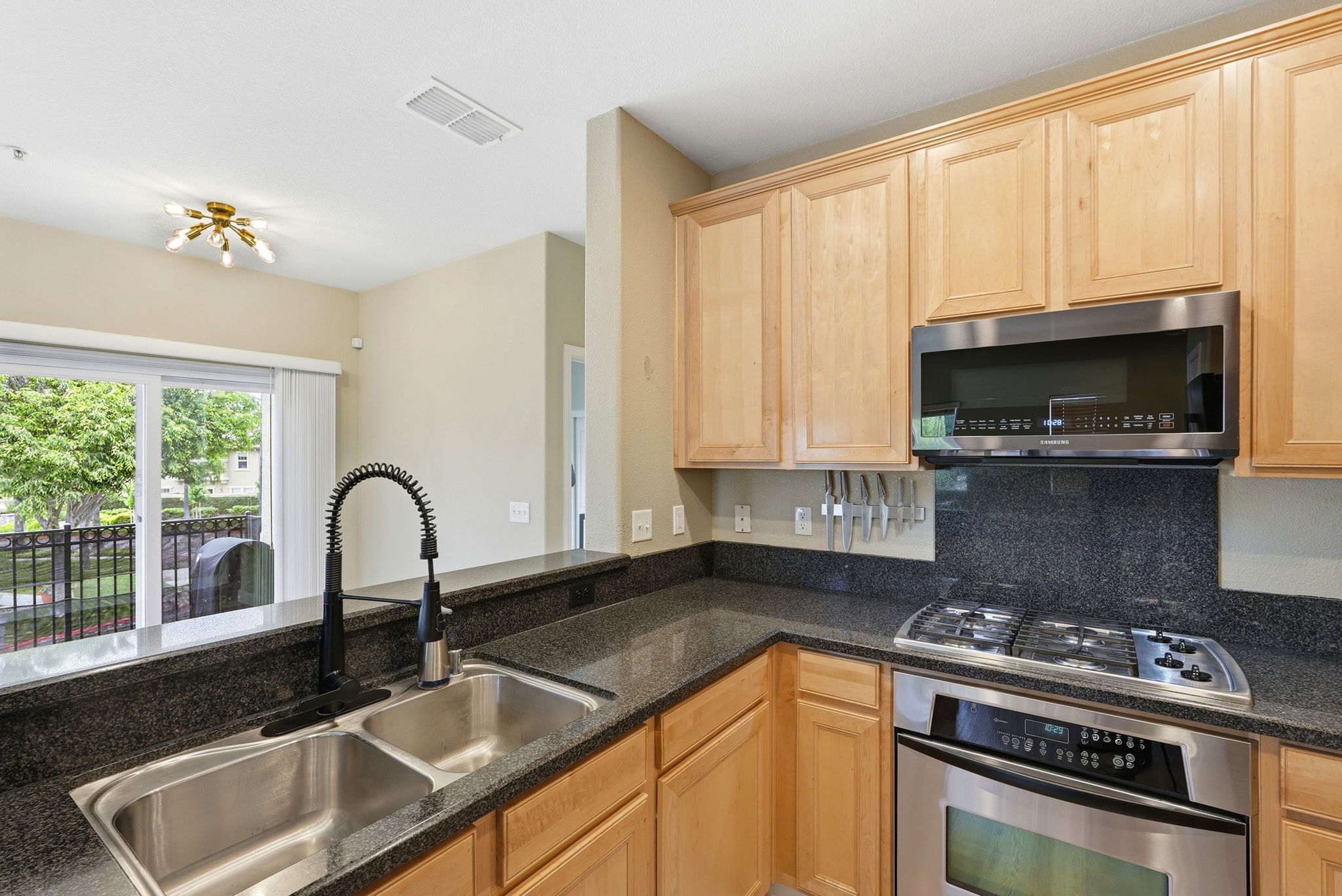 011_f8_3301 N Park Dr 2212