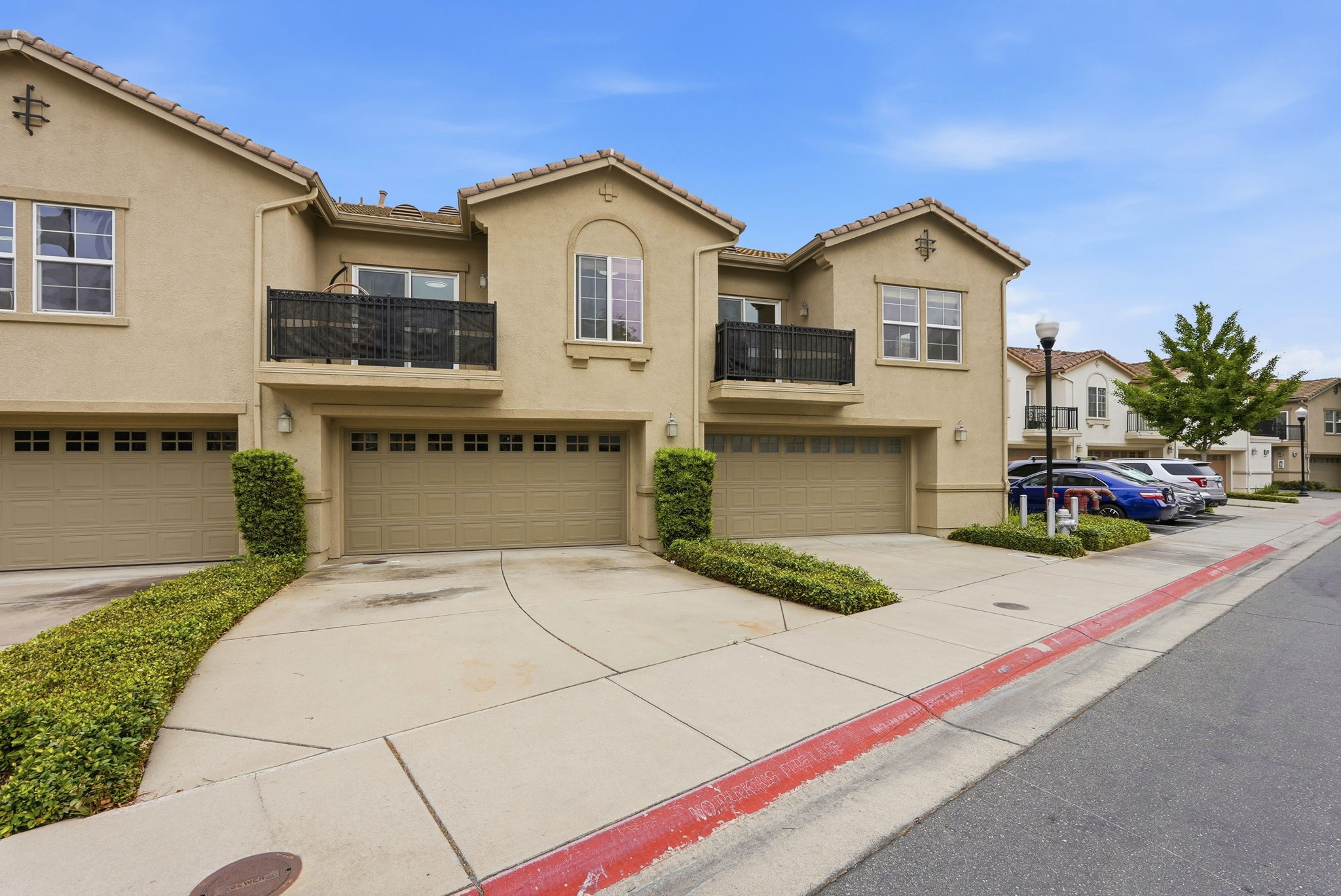 030_f8_3301 N Park Dr 2212