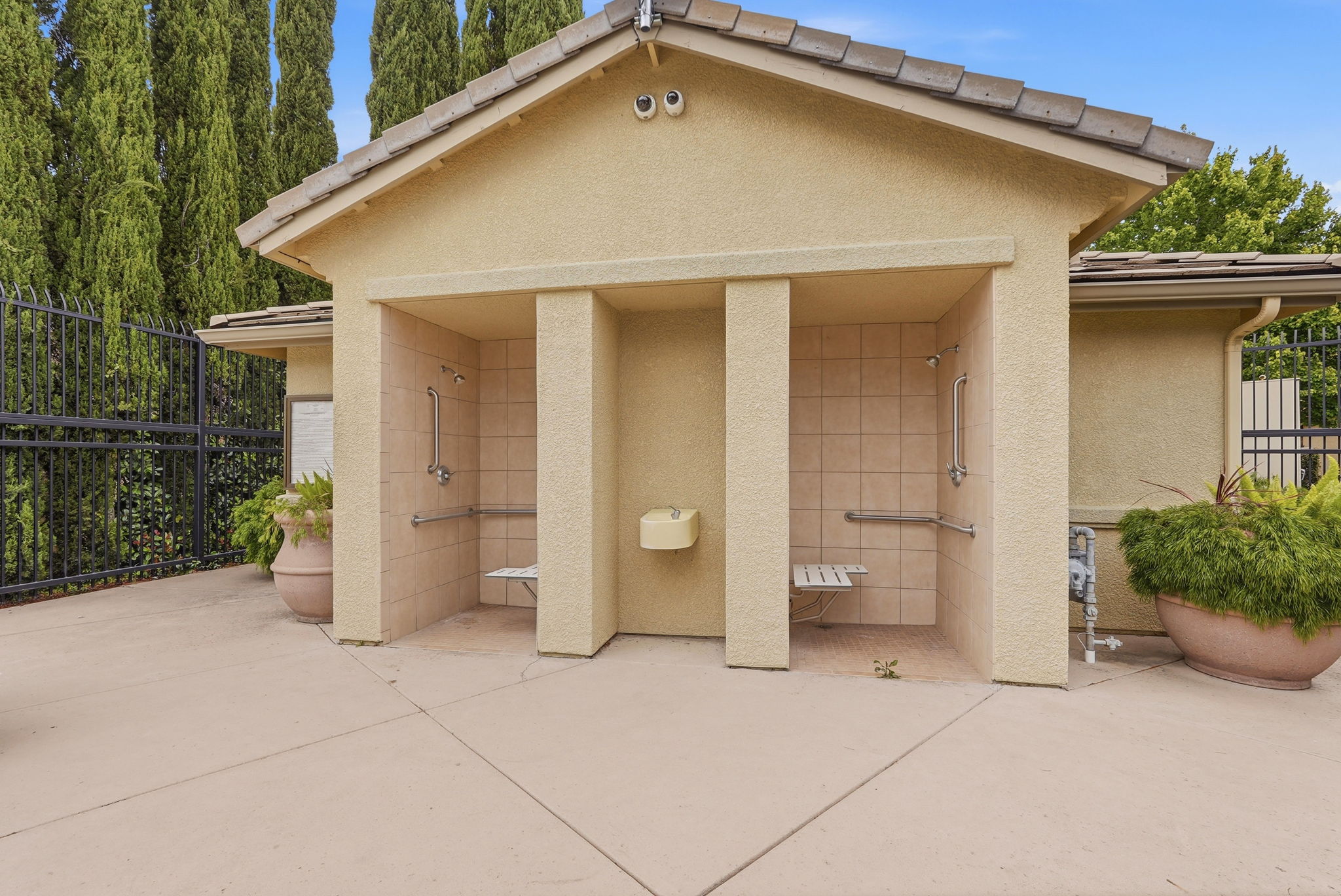 037_f8_3301 N Park Dr 2212