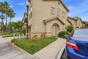 001_f8_3301 N Park Dr 2212