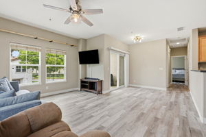 007_f8_3301 N Park Dr 2212