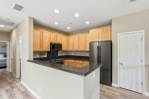 009_f8_3301 N Park Dr 2212