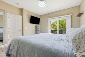 019_f8_3301 N Park Dr 2212