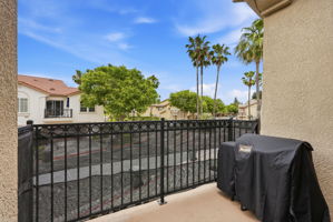 026_f8_3301 N Park Dr 2212