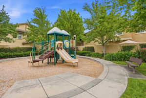 033_f8_3301 N Park Dr 2212