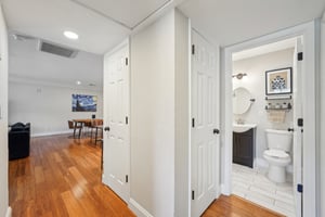 W Beaumont St-2404-032.jpg