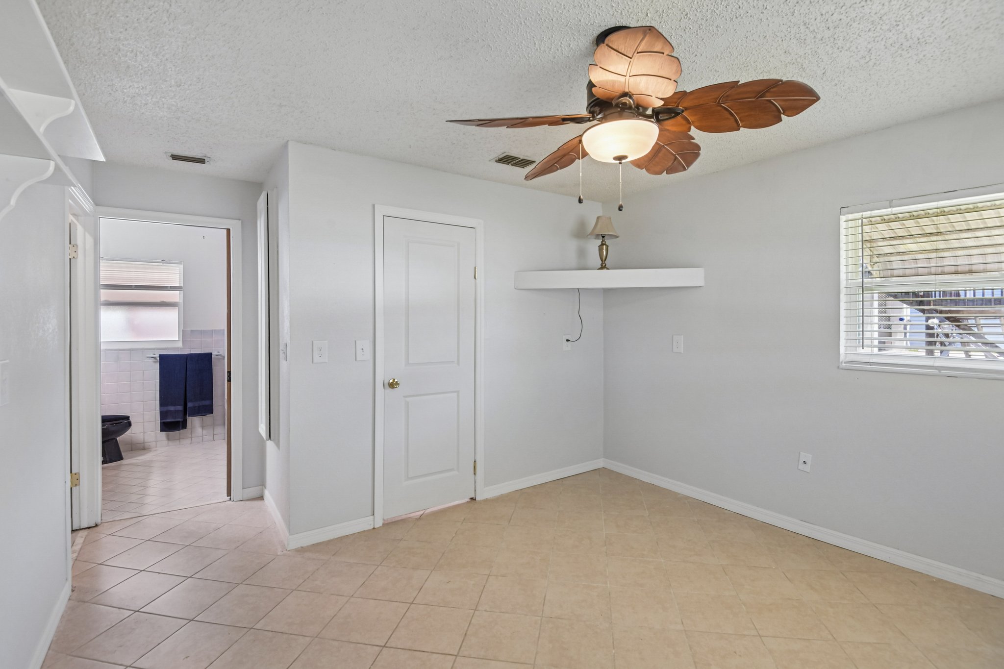 Minnow Creek Dr-S0905-017r.jpg