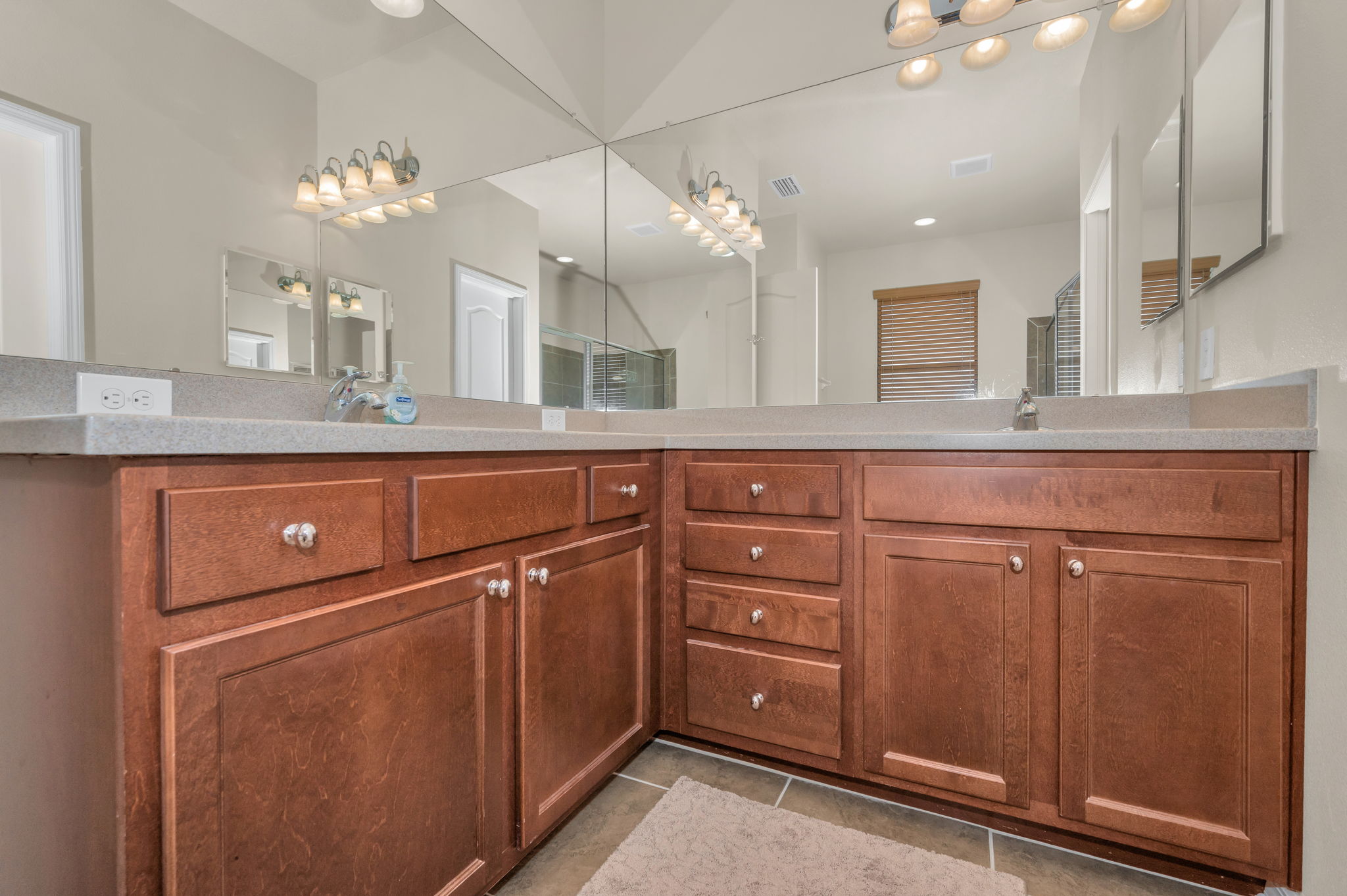 Master Bathroom1d