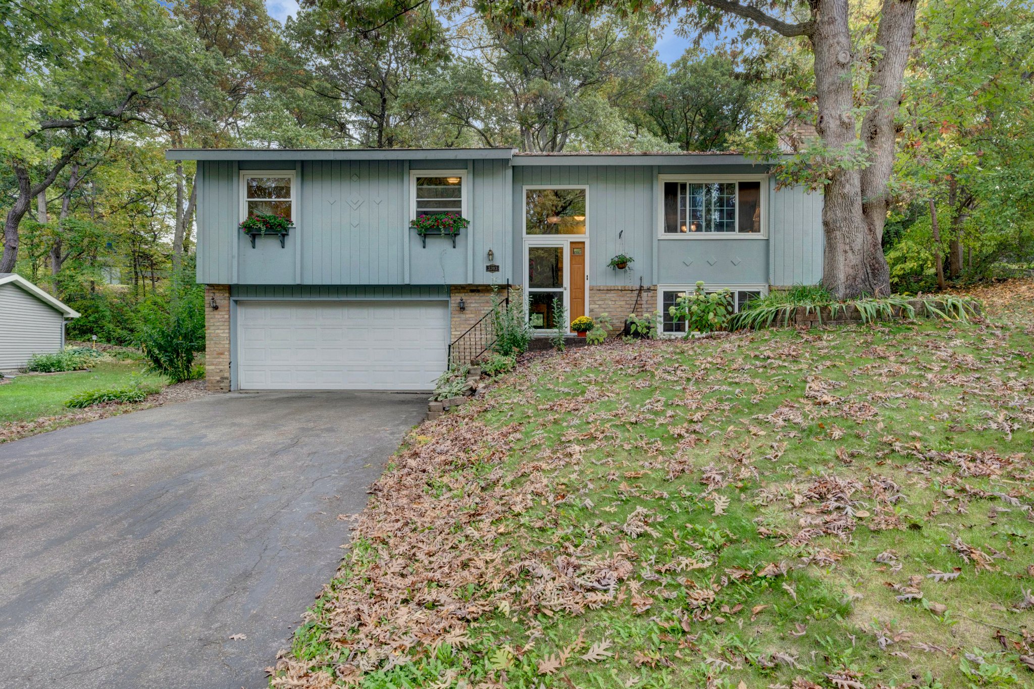 3303 Red Oak Cir S, Burnsville, MN 55337, USA Photo 2