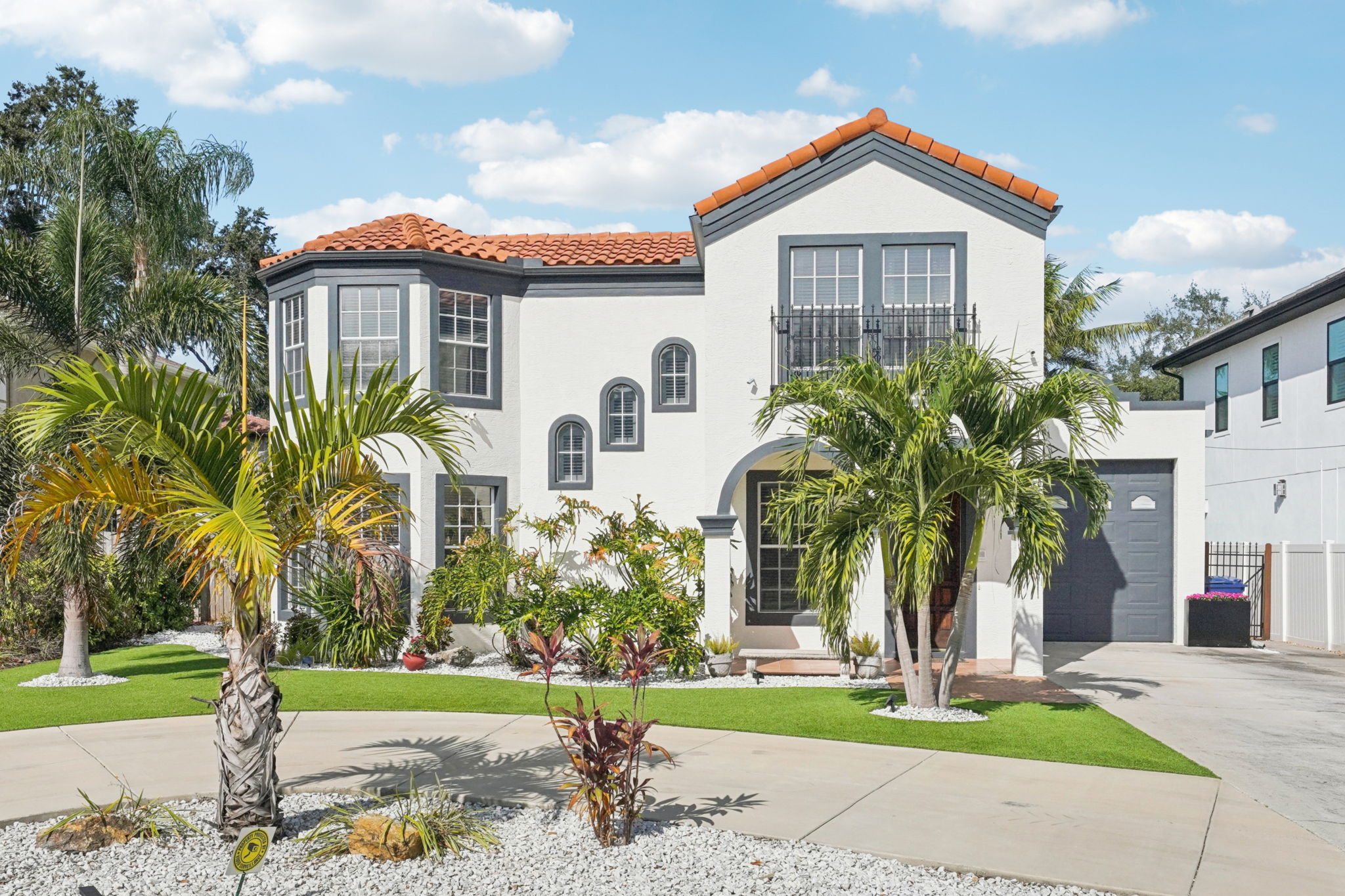 W Lawn Ave-S1111-002