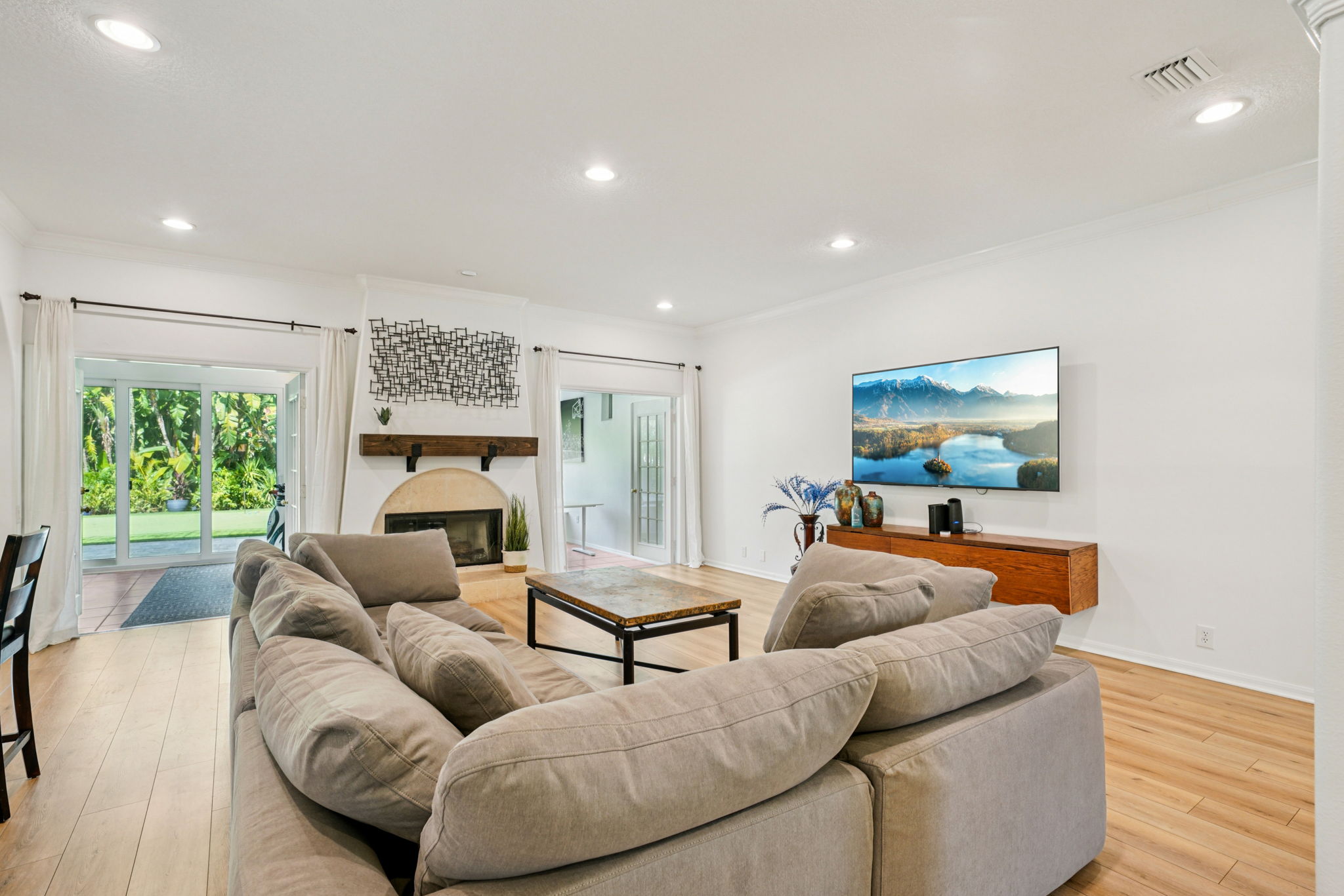 W Lawn Ave-S1111-010