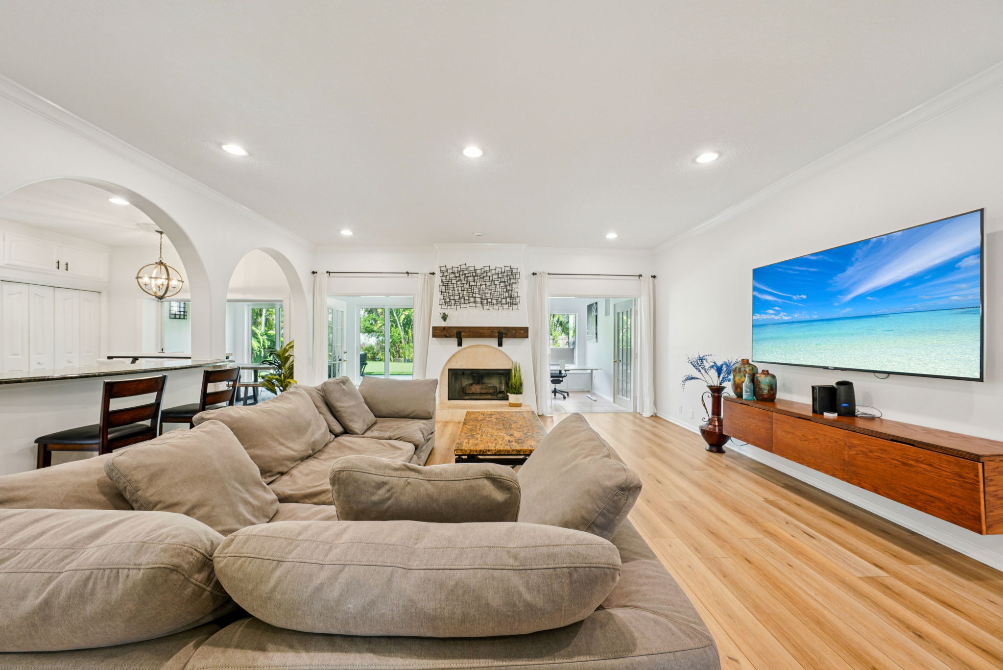 W Lawn Ave-S1111-012