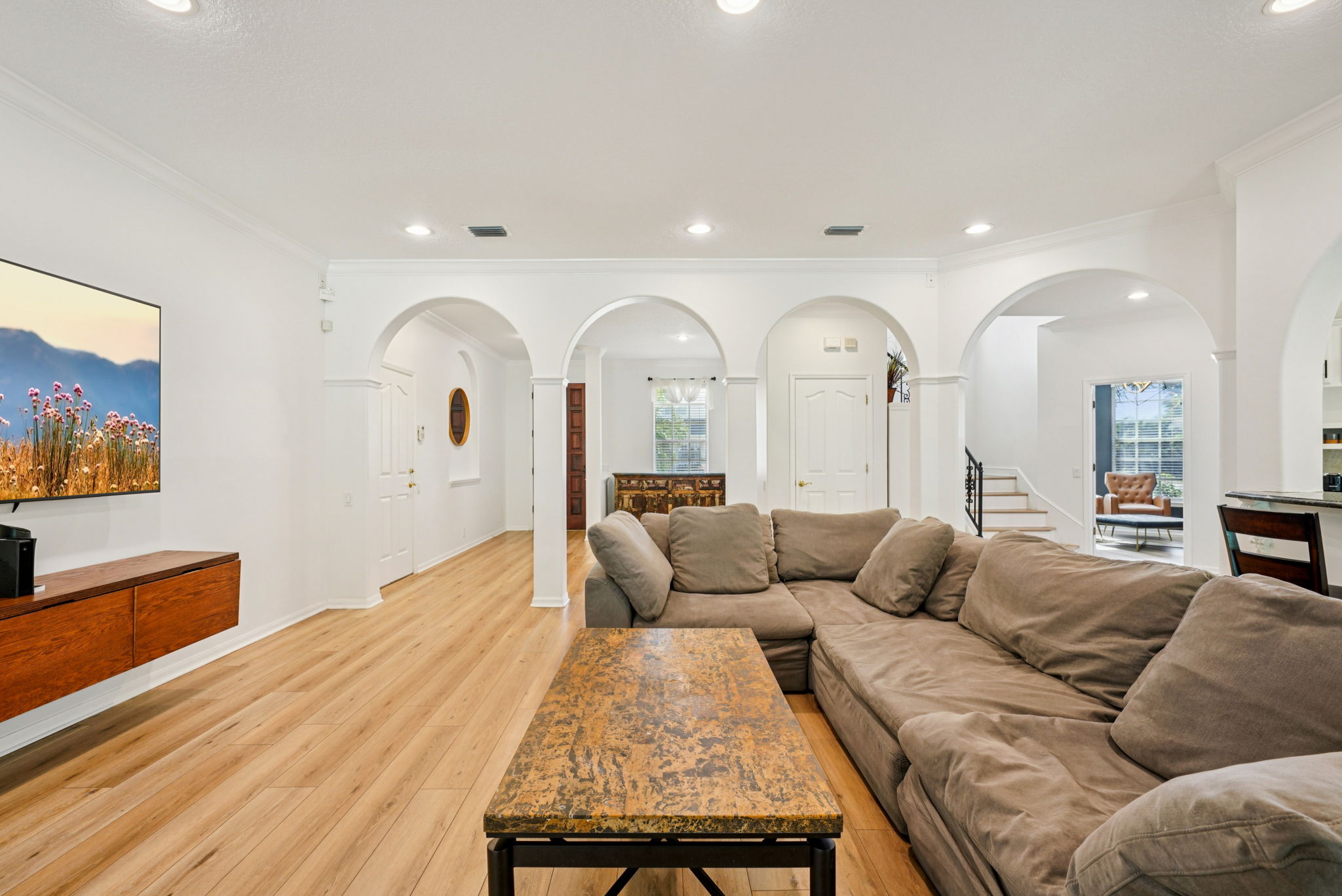 W Lawn Ave-S1111-016