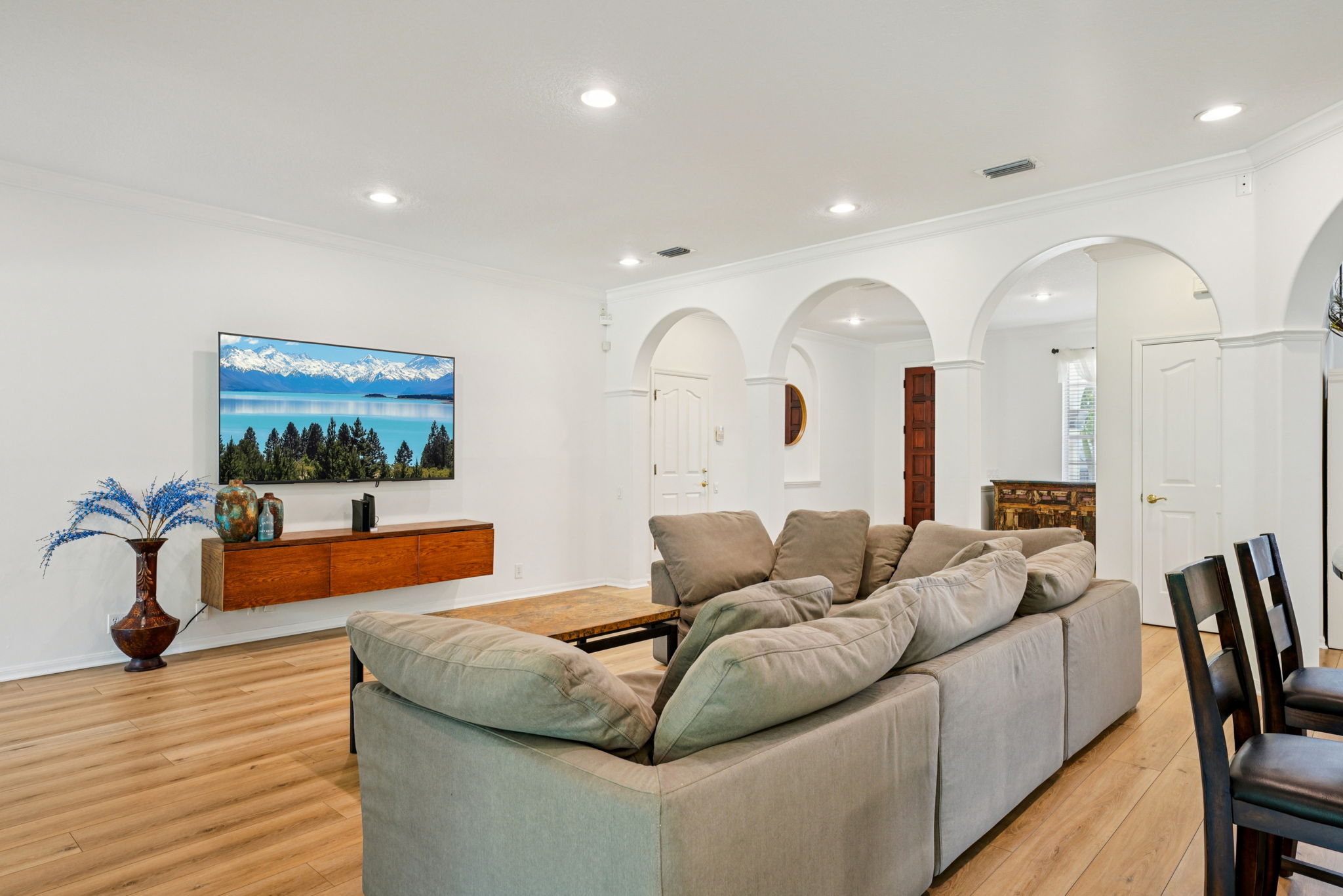 W Lawn Ave-S1111-017